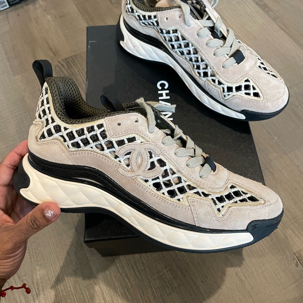 Chanel sneaker beige only worn 2 times